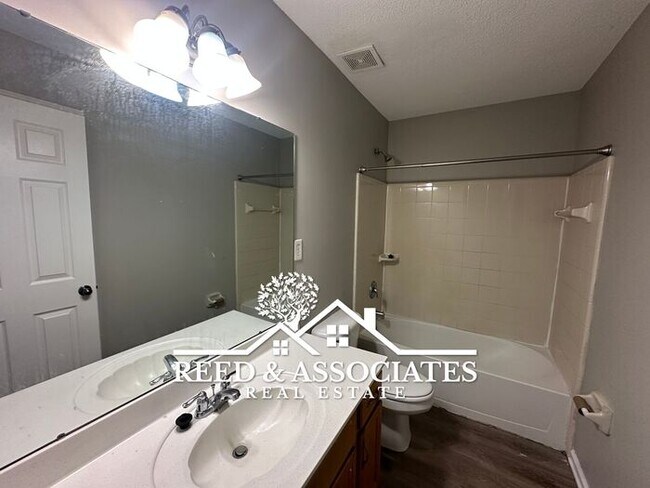 Building Photo - 2-Story Home Located in Quiet Cove!