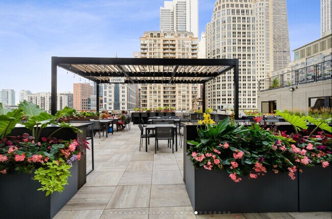 Building Photo - 30 E Huron St