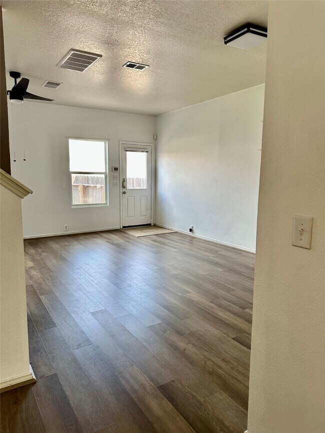 Building Photo - 29740 Sullivan Oaks Dr