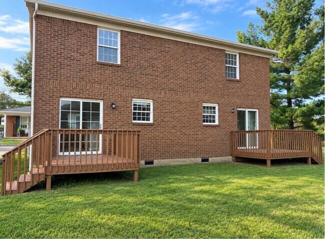 Building Photo - 710 Parkway Ave