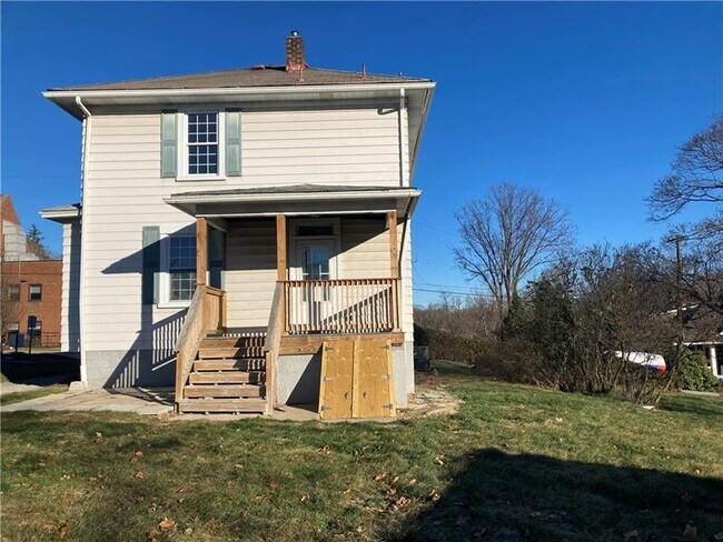 Building Photo - 106 Church Ave