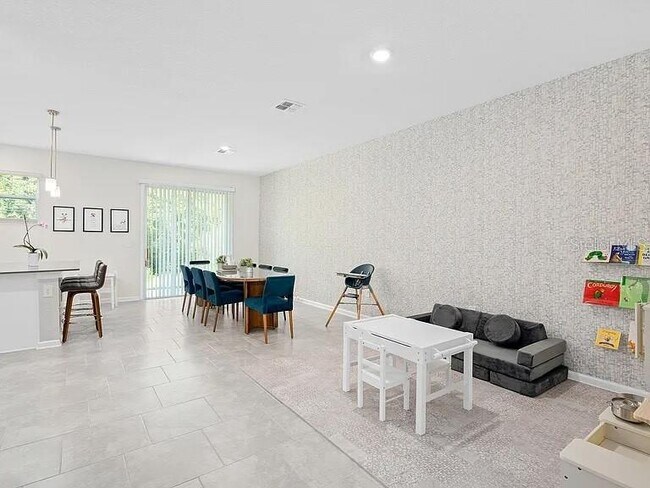 Building Photo - 7456 Stone Crk Trl