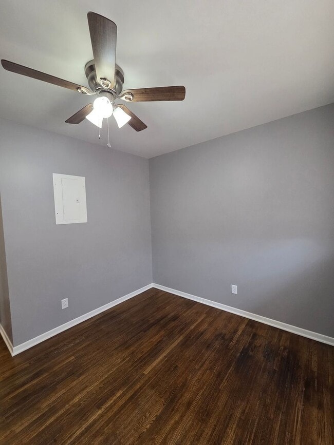 Building Photo - 1200 E Beaumont St