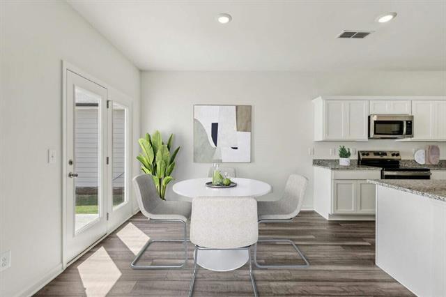 Building Photo - 3220 Dillonwood St