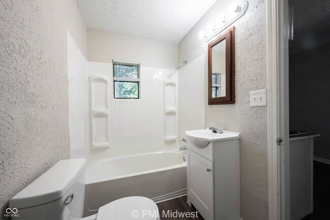 Building Photo - 524 W 23rd St