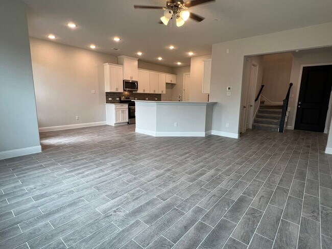 Building Photo - 552 Hutchinson Ln