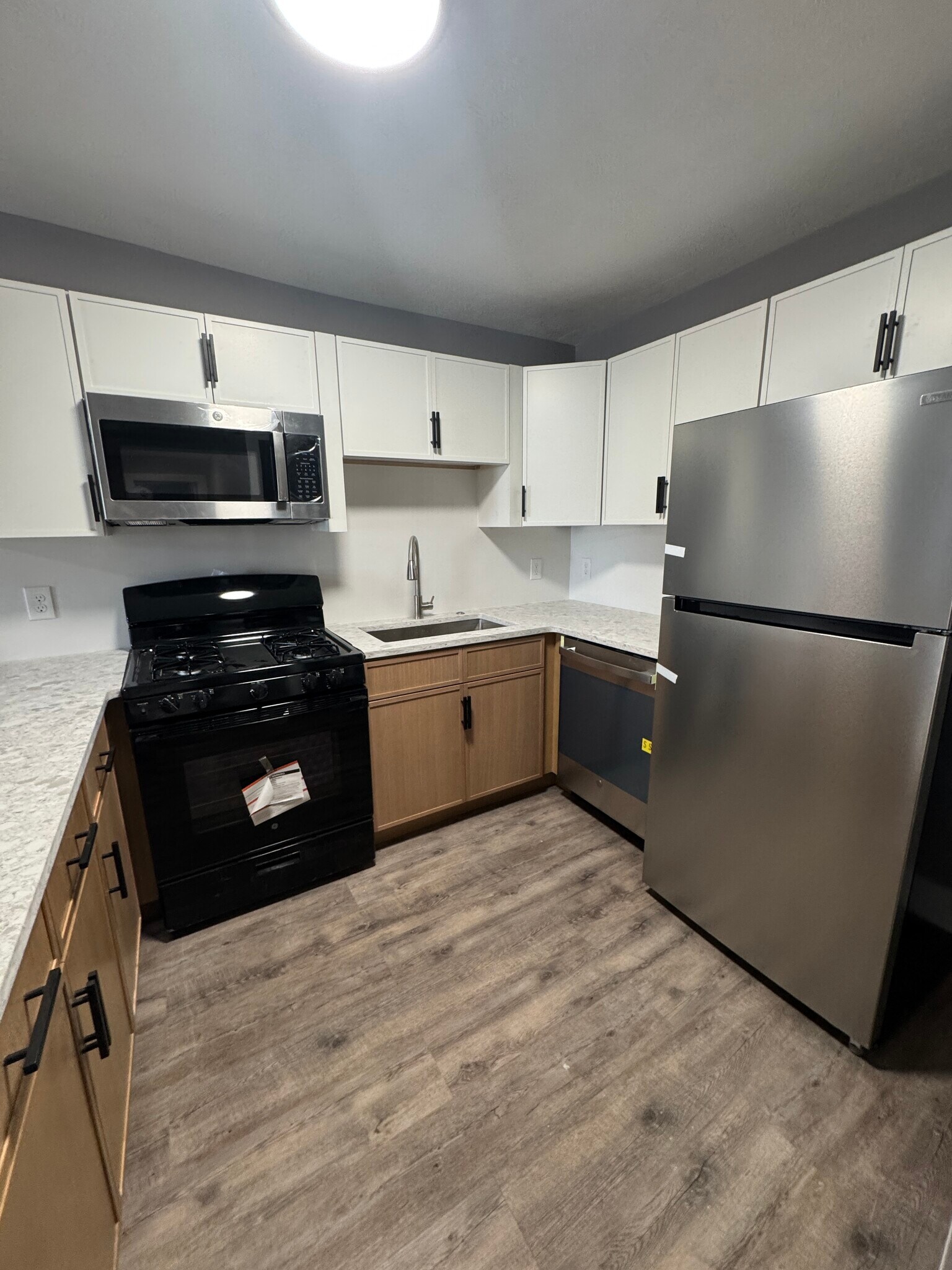 Building Photo - 352 Ermine Way