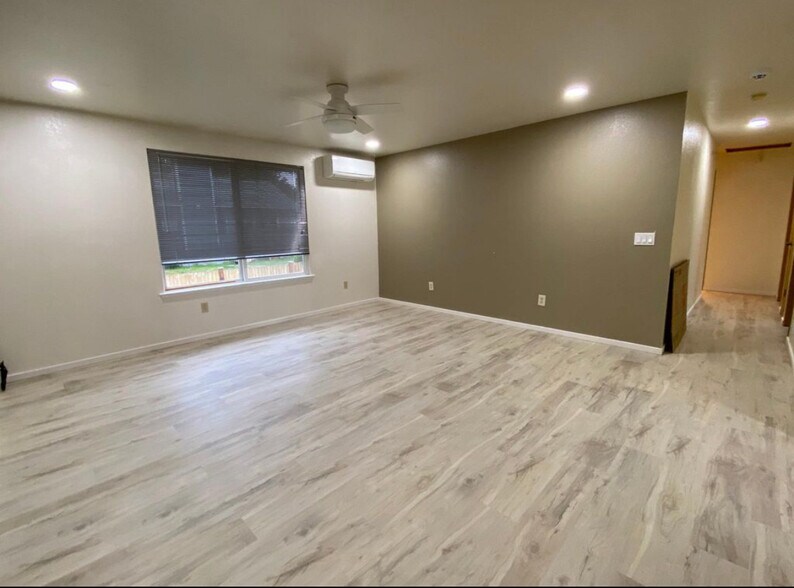 Building Photo - 10732 20th Pl W