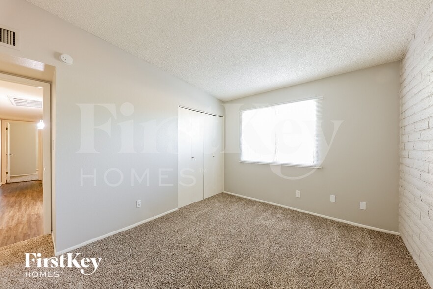 Building Photo - 3341 W Desert Cove Ave