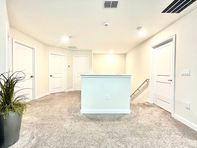 Building Photo - Available Move In 06/01! - Beautiful 3 Bed...