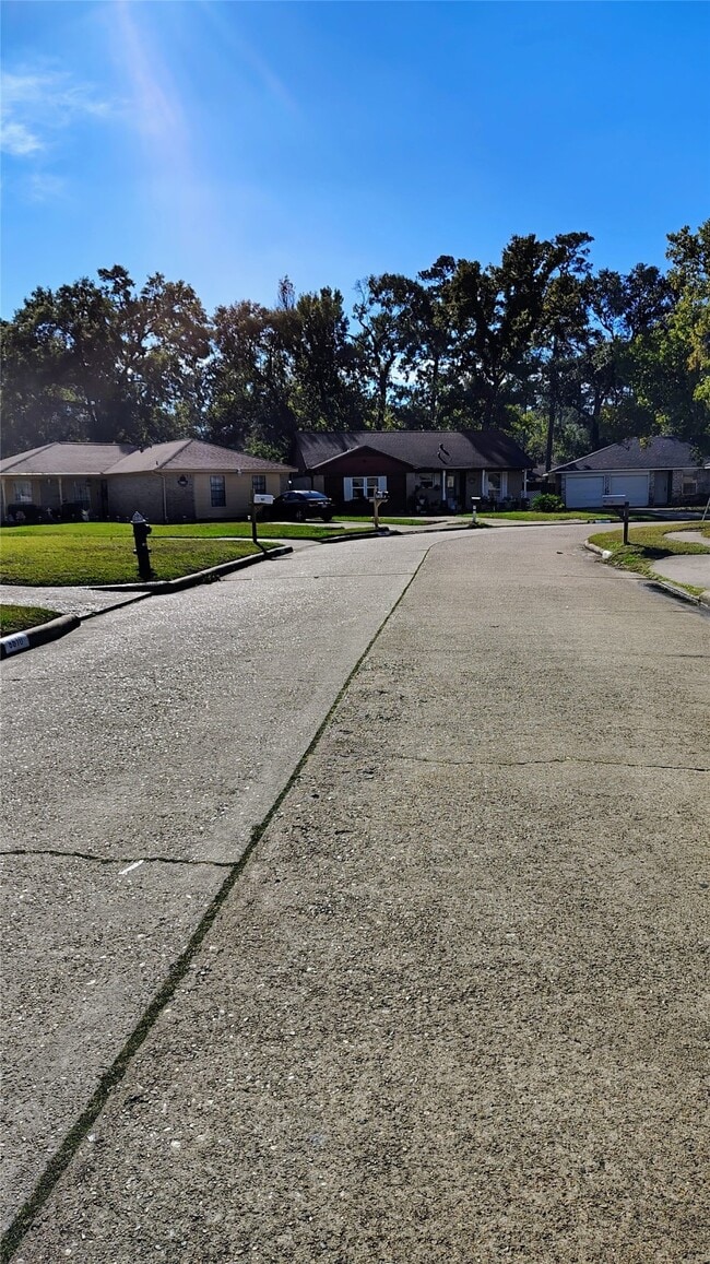 Building Photo - 8610 Valley S Dr