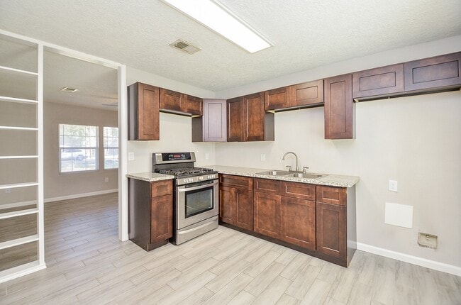 Building Photo - 8162 Homewood Ln