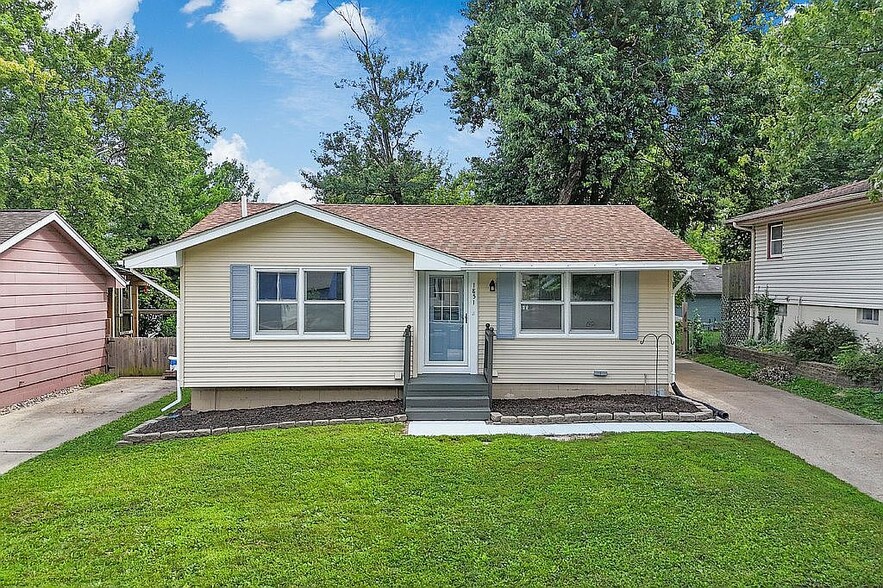 Primary Photo - 1851 Pleasant View Cir