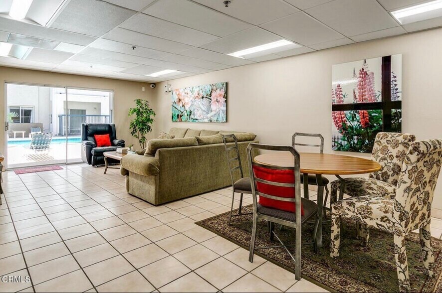 Building Photo - 300 N El Molino Ave