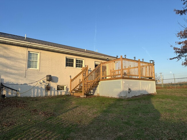 Building Photo - 8890 W Farm Rd 104