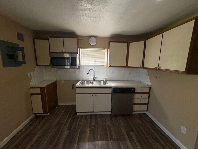 Building Photo - NewB EG 601