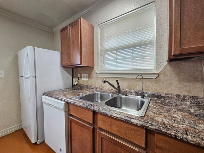 Building Photo - 803 Leifester Cir