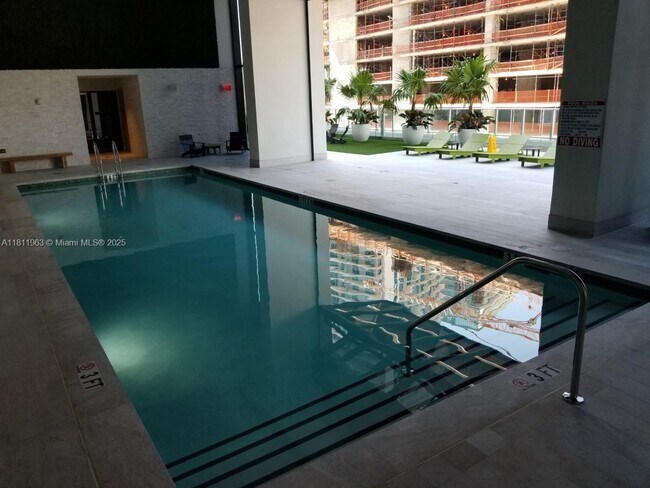 Building Photo - 1010 Brickell Ave