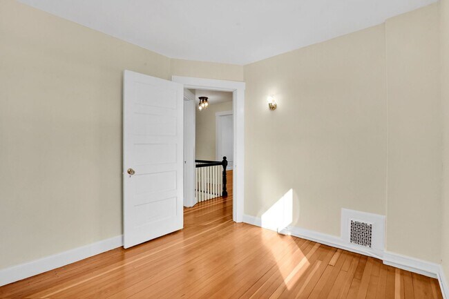 Building Photo - 157-159 Pleasant Street