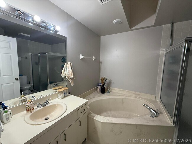 Building Photo - 13025 Meadowbreeze Dr