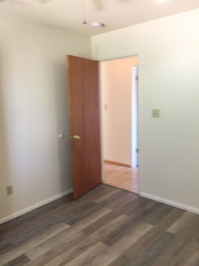 Building Photo - 2 story 3 bed in Northwest Bakersfield with Solar - $2400 + $130 Solar Fee