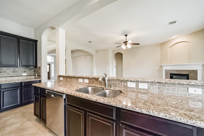 Building Photo - 14711 E Red Bayberry Ct