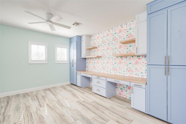 Building Photo - 12600 River Bend