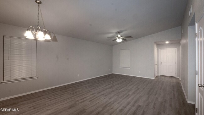 Building Photo - 14316 Paraiso Dr