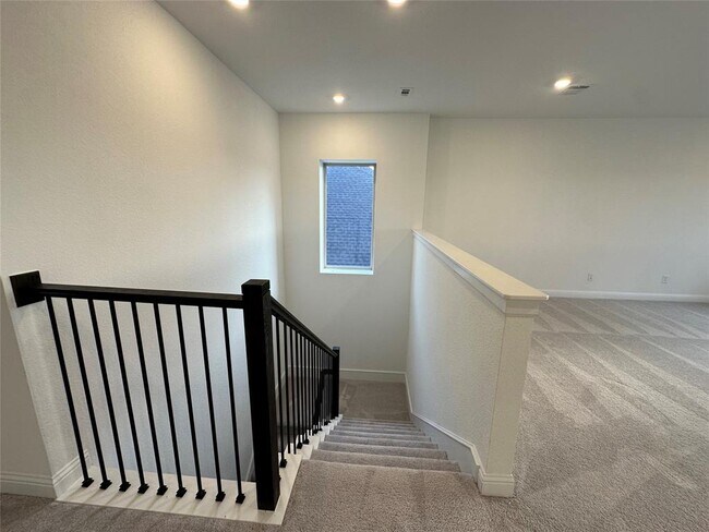 Building Photo - 4802 Avon Ridge Way