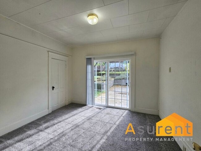 Building Photo - Charming 3-bedroom, 2-bathroom Home: Utili...