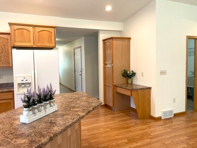 Building Photo - 1900 Crooked Ave