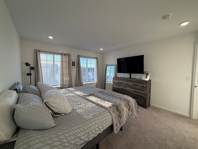 Building Photo - 235 Regency Ct