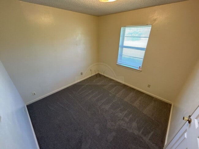 Building Photo - 6702 Wagon Wheel Dr