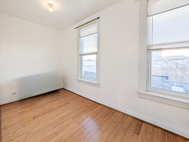 Building Photo - 2025 W Coulter St