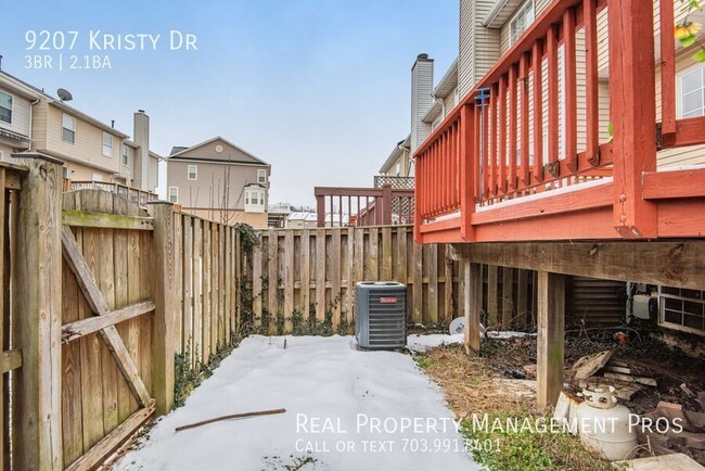 Building Photo - 3-Bedroom, 2.5-Bath Townhome with One-Car ...