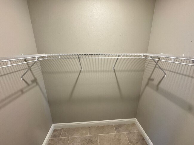 Building Photo - Available NOW!  Incredible, SPACIOUS 5 Bed...