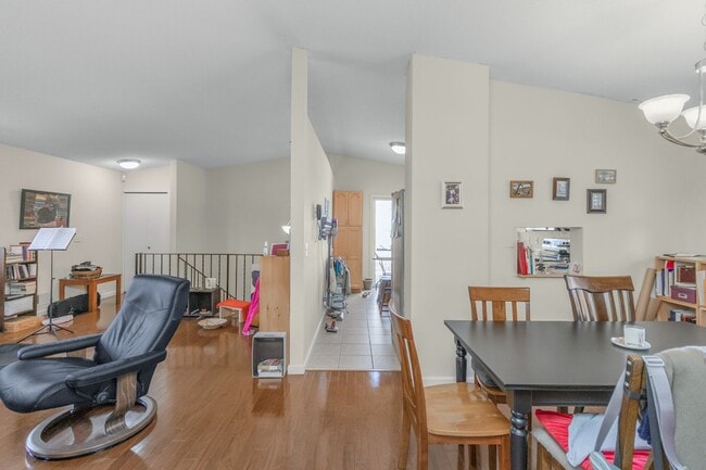 Building Photo - 222 Virginia 3 bed 2 bath apartment in historic Cathedral Hill neighborhood