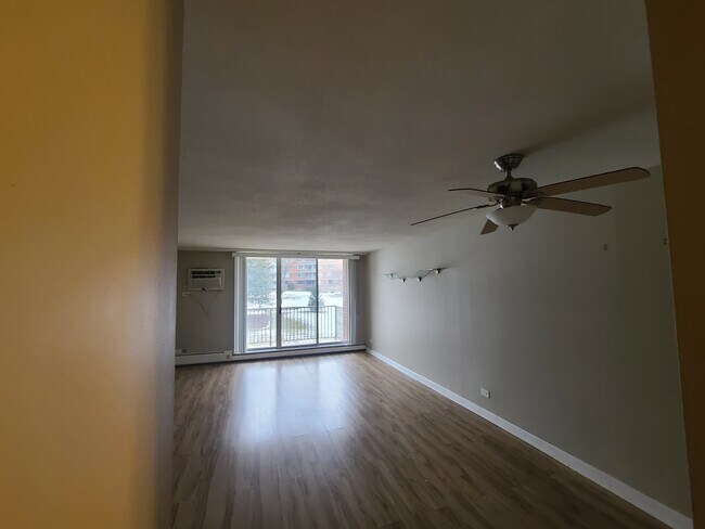 Building Photo - 2222 S Stewart Ave