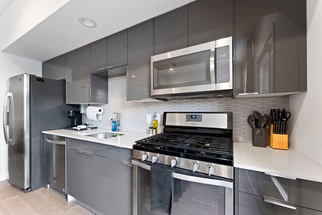 Building Photo - 1800 E 4th St