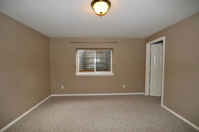 Building Photo - CDA Place Neighborhood- 4 bed with basement, cul de sac