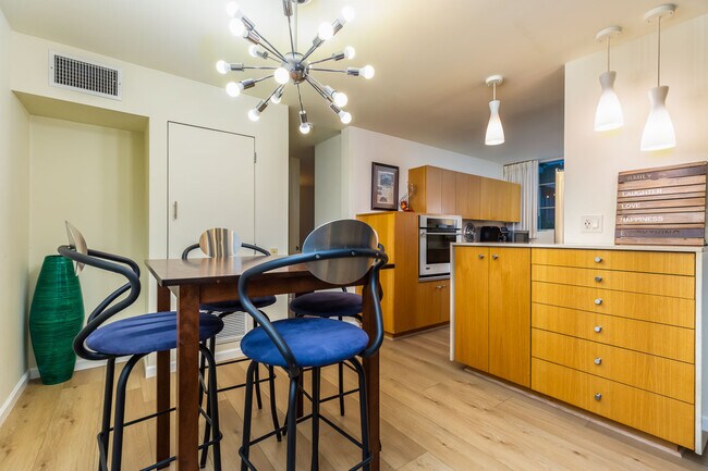 Building Photo - 3200 6th Ave