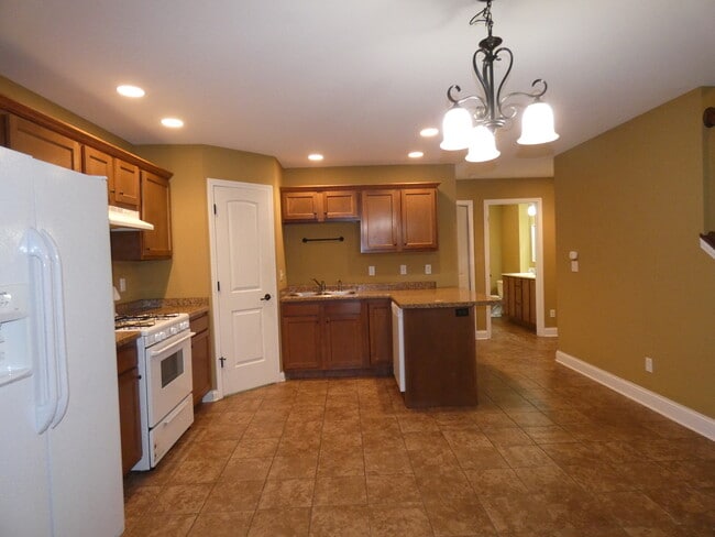 Building Photo - 627 N Edgemere Dr