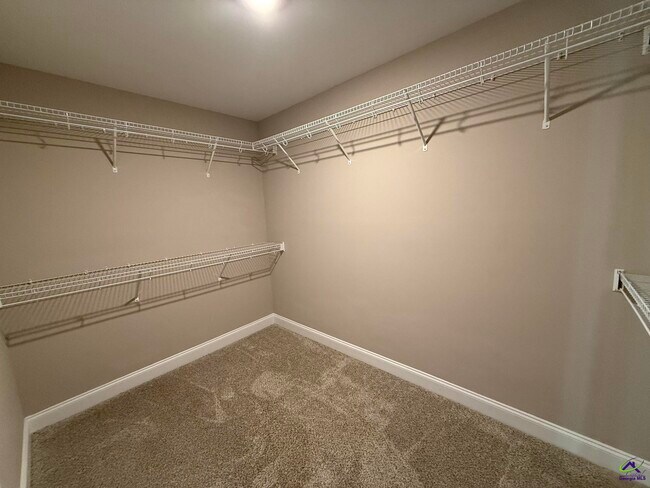 Building Photo - 313 Creek Ridge Dr