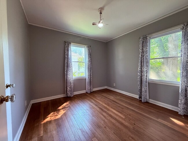 Building Photo - Charming 2 bedroom 1 bath