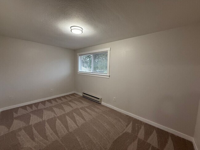 Building Photo - Beautifully Renovated 2 Bed/1.5 bath Condo Edmonds, WA. $2600/mo.