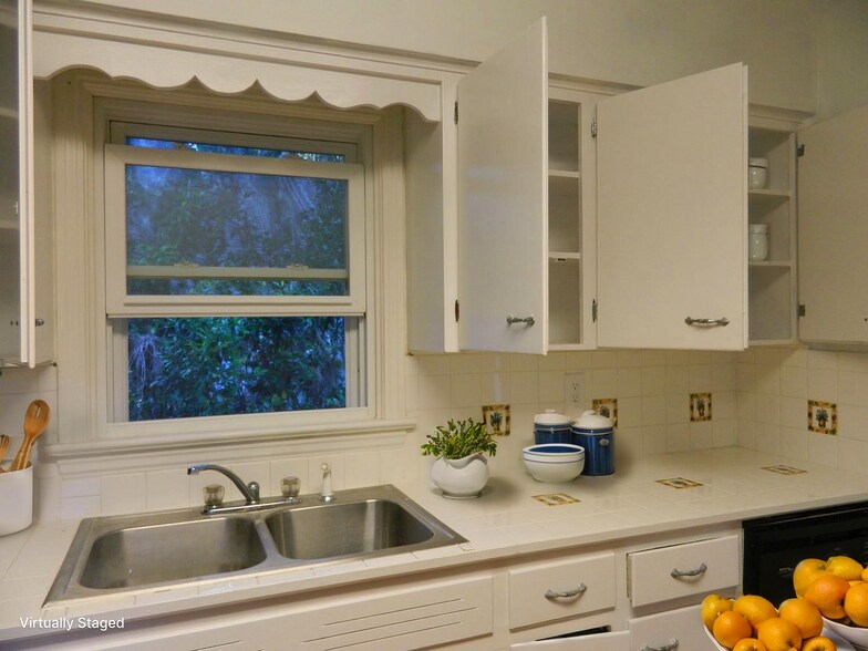Kitchen - 1034 Monroe St