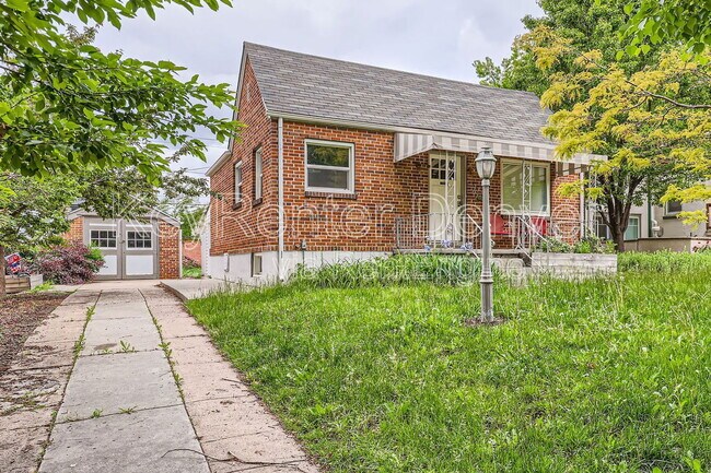 Primary Photo - 2727 N Raleigh St