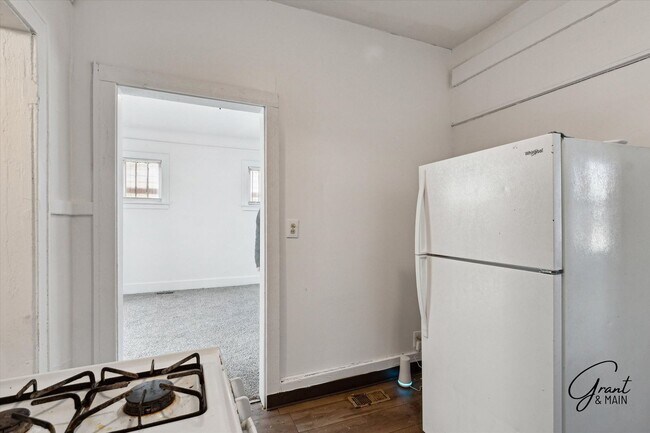 Building Photo - 2 bedroom $1200