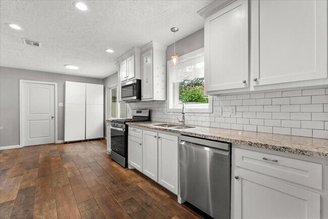 Building Photo - 3319 Meadowcreek Dr