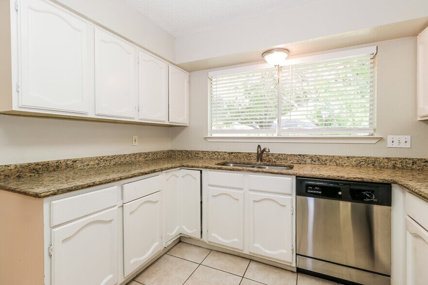 Building Photo - 11711 Spruce Mountain Dr
